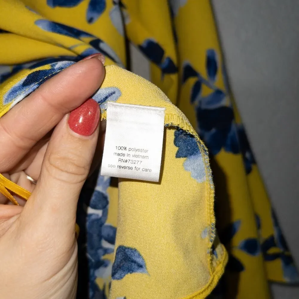 Elizabeth & James Yellow Floral‎ Peasant Top Size Medium